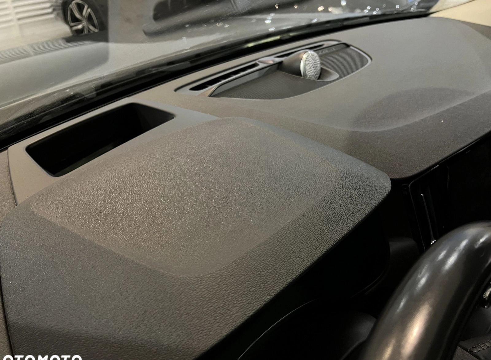 Volvo V90 Cross Country cena 147000 przebieg: 147000, rok produkcji 2017 z Bieruń małe 352